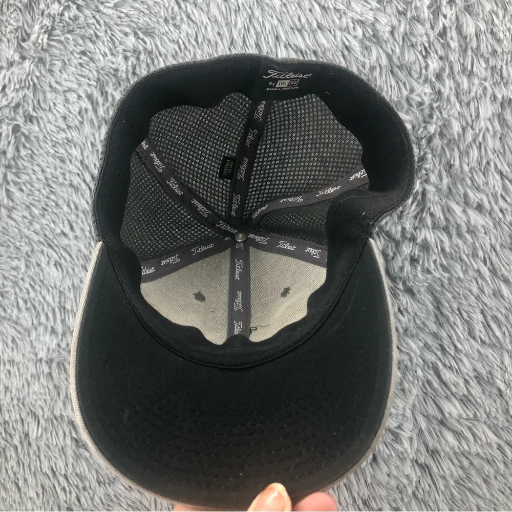 Titleist Hat Mens Small Medium Gray White Golf FJ Footjoy Baseball Cap Hat